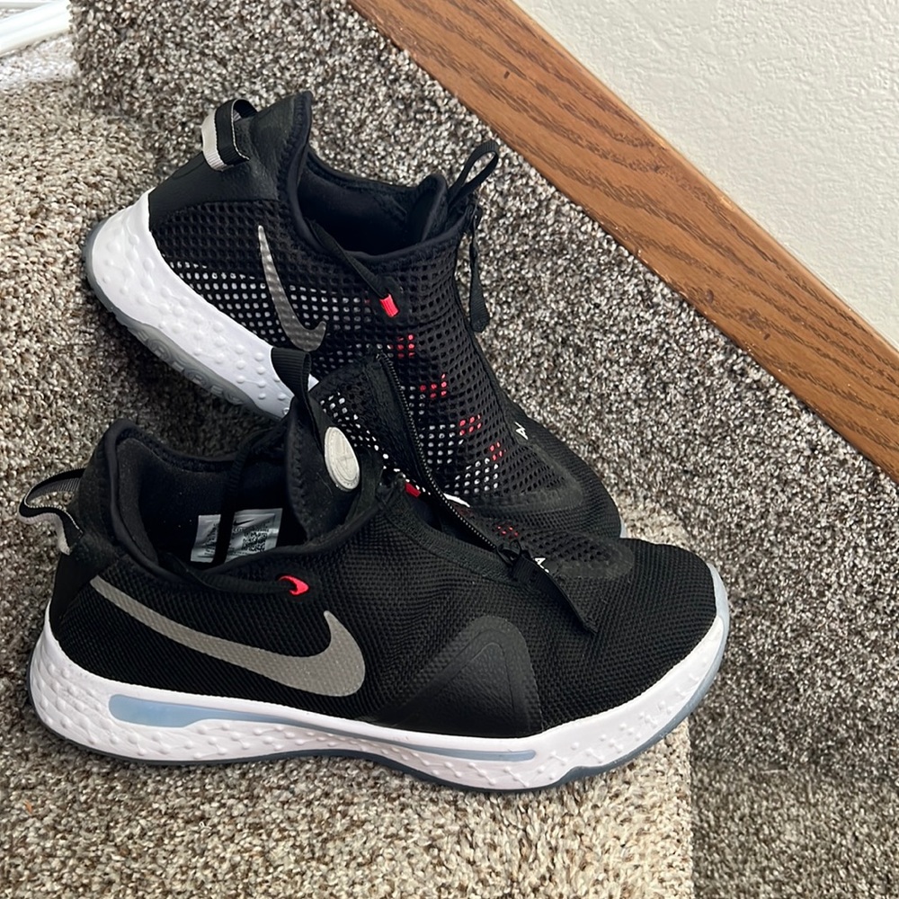 PG4 basketball shoes